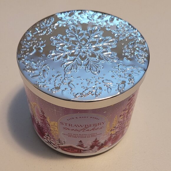 New in Box - Strawberry Snowflake 3-wick Jar Candle - Picture 2 of 7